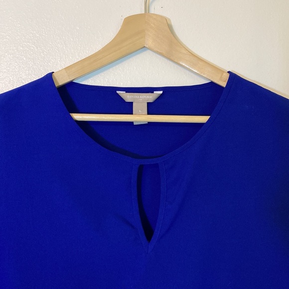 Banana Republic | Cobalt Blue ¾ Sleeve Blouse w|keyhole Accent - Picture 2 of 7
